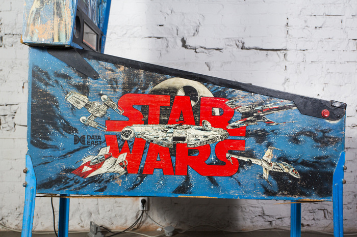 Фотография характеризующая состояние и условия содержания аппарата после просушки, висящее на соплях днище и разводы от неоднократной покраски кисточкой металлических элементов.