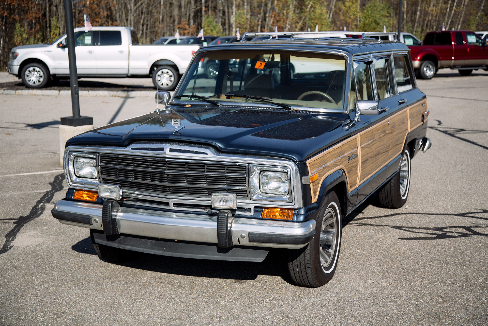 Jeep Grand Wagoneer машина Скайлер Уайт