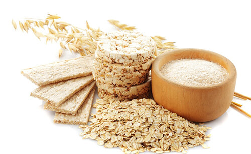 1. Овсяная мука. Данный вид муки, сохранил в себе большое количество клетчатки,  которая в свою очередь не только налаживает микрофлору кишечника, но и  способствует похудению. Также в ней содержатся все незаменимые для  человека аминокислоты. Из овсяной муки можно приготовить диетические  булочки, овсяные печенюшки, маффины и много всего полезного и вкусного!