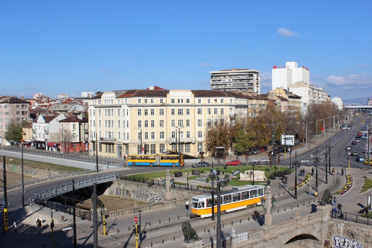 София, Болгария. Октябрь 2017 года. Львов мост.