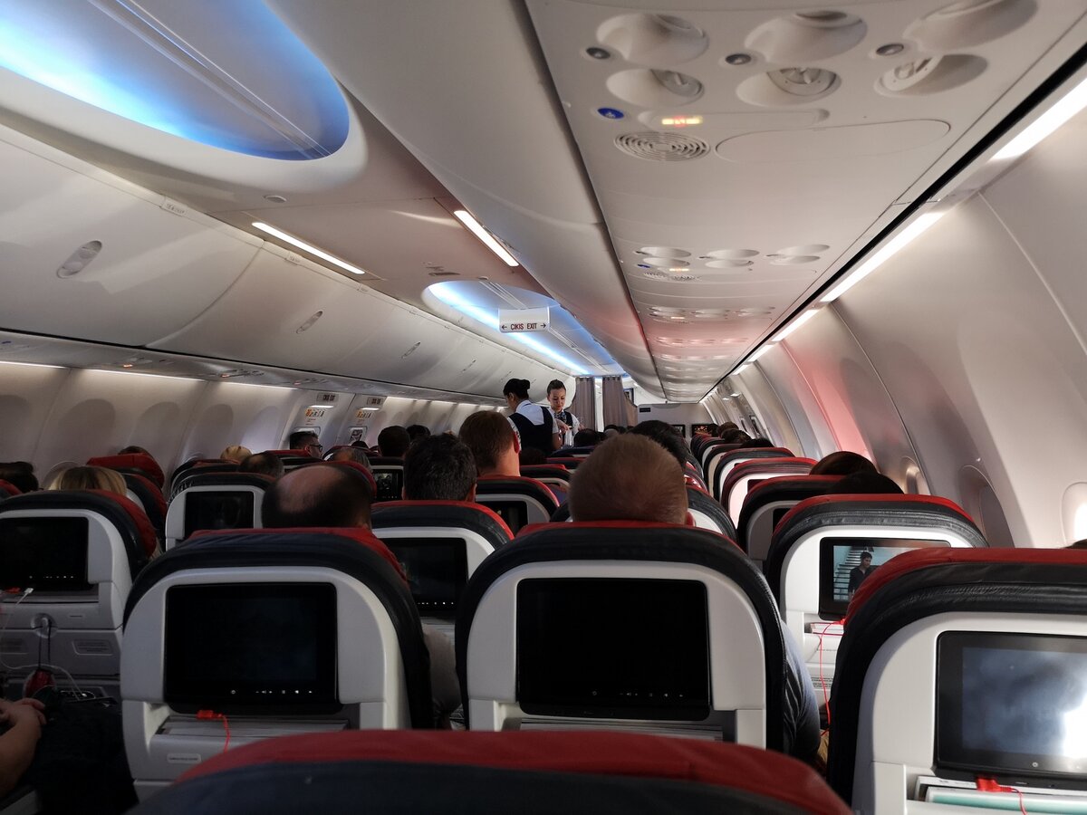 Авиаперелет москва анталия. Туркиш Эйрлайнс 737. Airbus a321 Turkish Airlines салон. Салон самолета Туркиш Эйрлайнс Боинг 737. Салон Боинг 737 Туркиш.