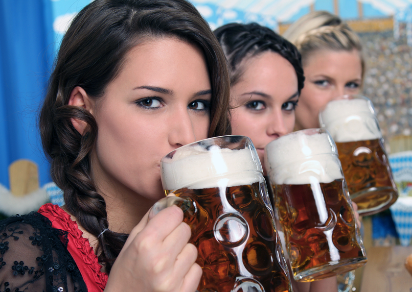 Девочки, пиво, студенты 