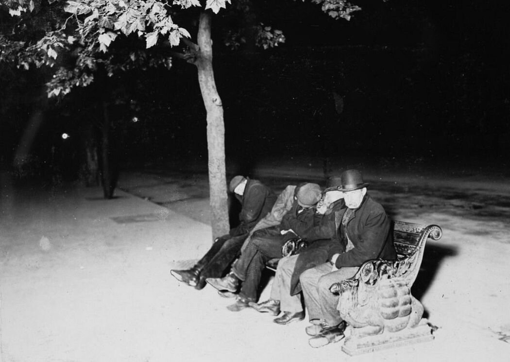 Бездомные на набережной Темзы. Лондон, 1902