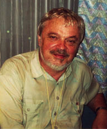 Игорь Фёдорович Шарыгин был известным советским и российским математиком, профессором математических наук, автором школьных учебников и задачников по алгебре и геометрии. И сегодня во многих российских школах учат математику по его книгам. Игорь Шарыгин обладает хорошей фантазией, умеет рассказать о сложных математических проблемах интересно, занимательно, в виде приключенческой повести. Особенно хорошо ему удалось это сделать в двух книгах о старом учителе математики дедушке Гавриле и его внуке Феде.