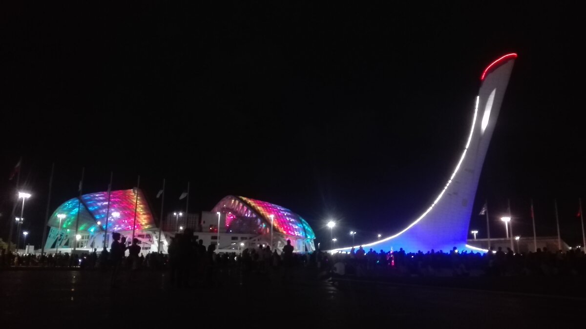 Стадион Фишт и поющий фонтан