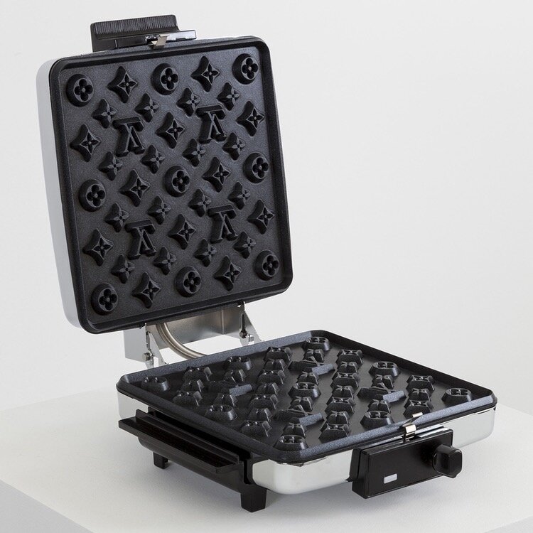 Вафельница Эндрю Льюики с монограммой Louis Vuitton 