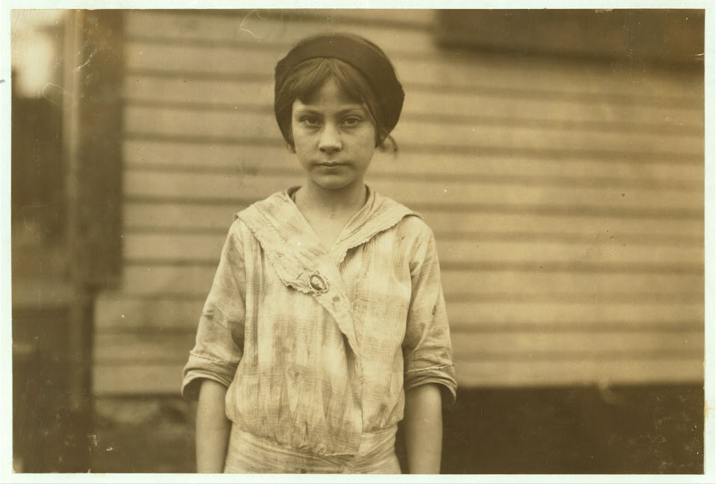 Мэдлин КОУЗИ, десятилетняя работница Мерримак Миллс. Ее мать сказала, что она родилась 7 июля 1903 года. (Хантсвилл, ноябрь 1913)