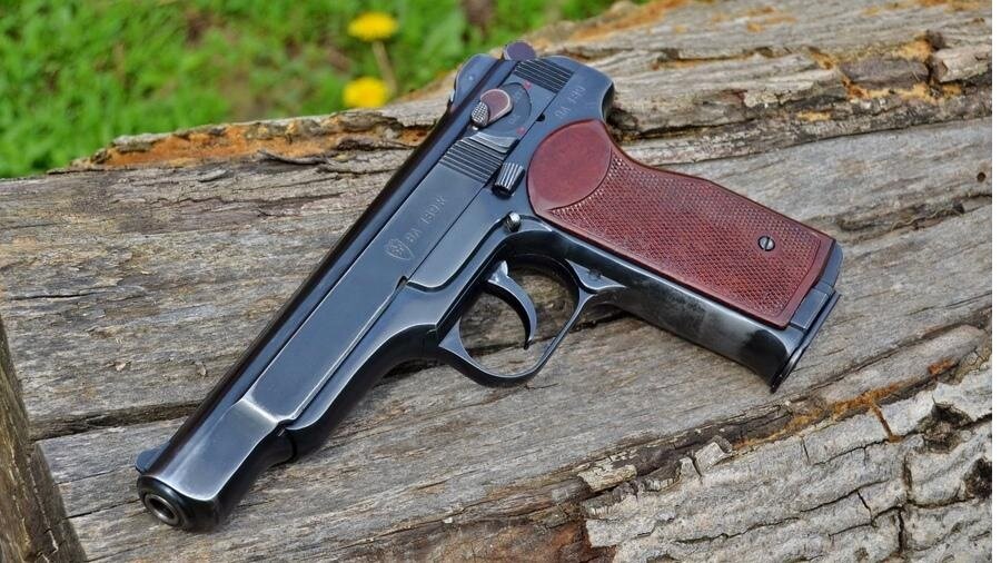 Что за пистолет изображен на фото? Пишите свой ответ в комментарии! 