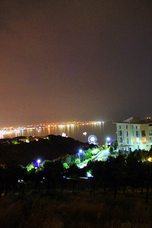 Ночной вид на набережную Баку