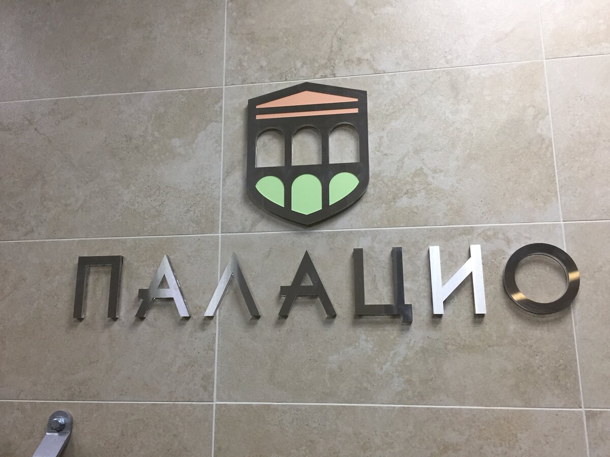 Я стоик, будто Луций Сенека Спускаюсь от палаццо элиты к улицам гетто