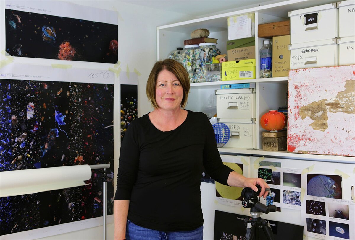 Художник Мэнди Баркер