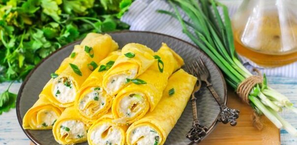 Достаточно легко и быстро приготовить дома блинчики с яичной начинкой, рецепт с фото которых предлагаем вашему вниманию ниже.