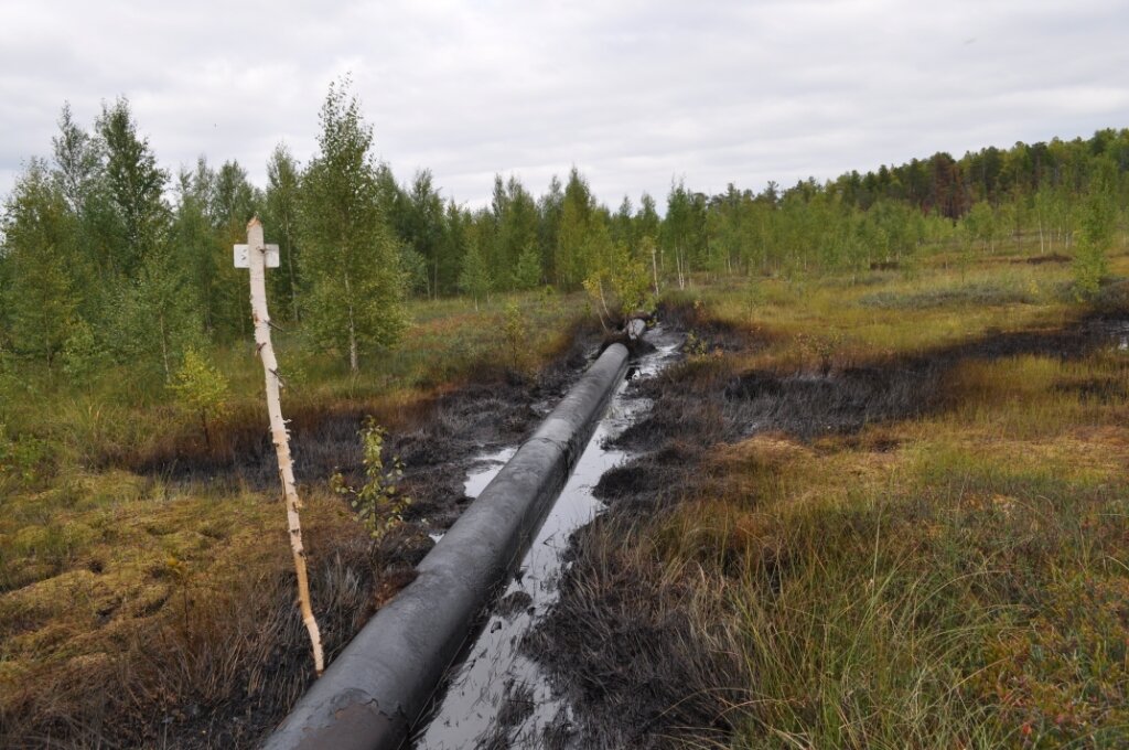 Газовая труба через участок