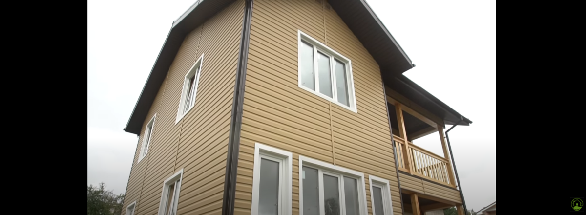 Сайдинг и дом с фасадом из него