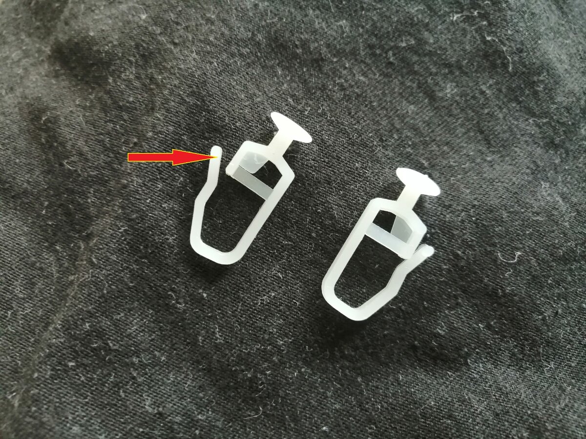 Крючок от карниза