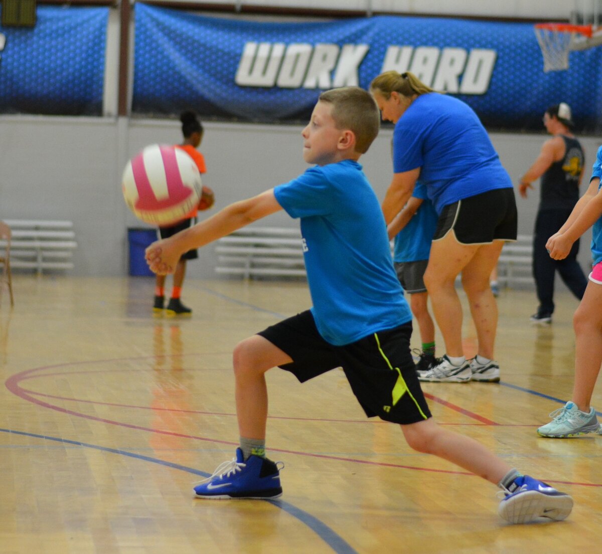 Тренировка перед игрой в волейбол