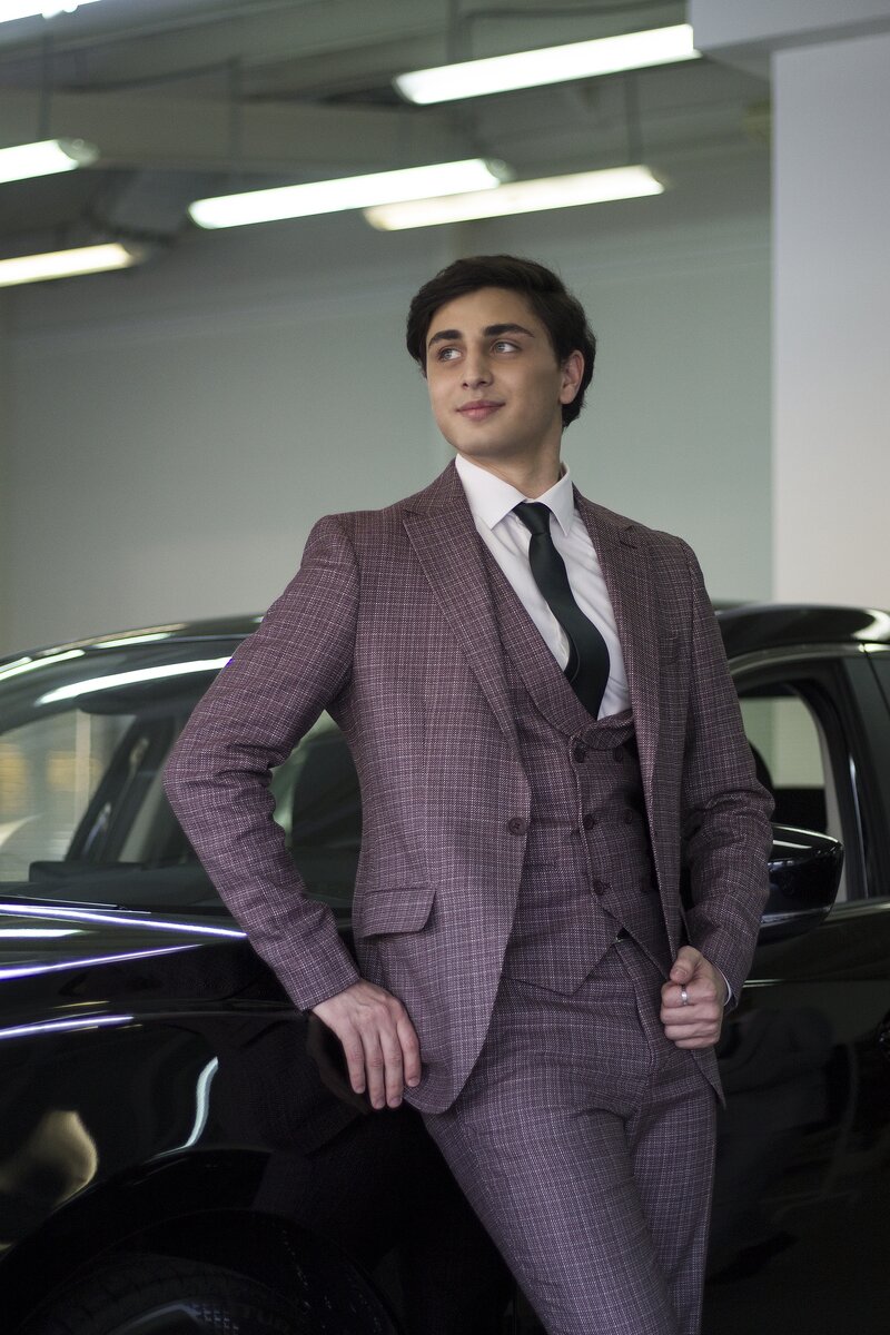 Айдогдыев Сапалы. Студент  Самарского университета родом из Туркменистана.  Участник конкурса "Mister International 2019".