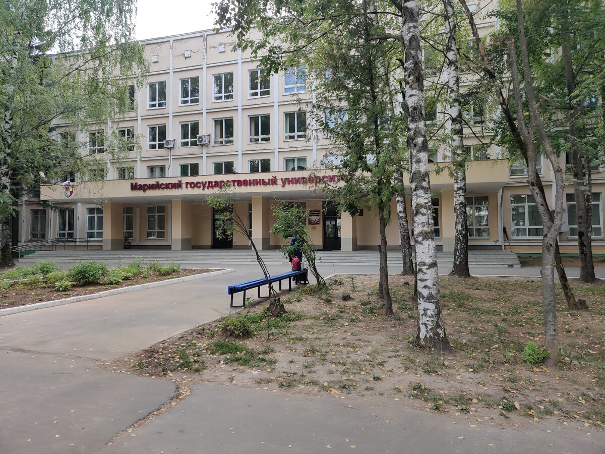 Зашёл в столовую Марийского государственного университета в центре ...