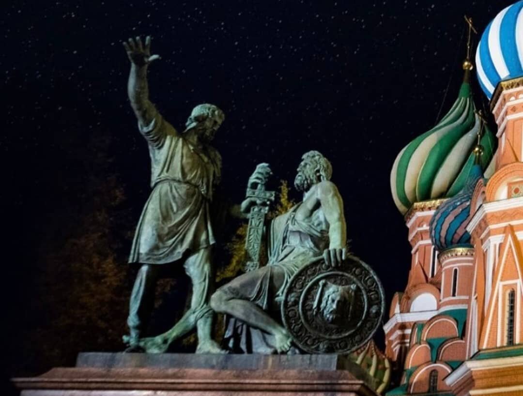 Памятник "Гражданину Минину и князю Пожарскому благодарная Россия" (Москва, Красная площадь, скульптор Иван Мартос, 1818 год)