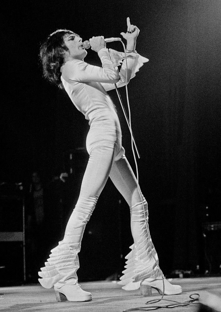 Фредди Меркьюри в костюмах от Венди Эдмондс 