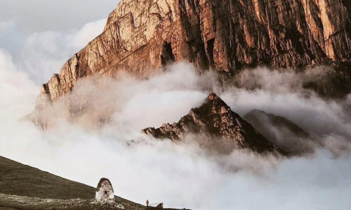 НА ЭТУ НЕВЕРОЯТНУЮ ОСЕТИНСКУЮ ГОРУ ПРОСТО ЗАБРАТЬСЯ | ГЕОРГИЙ КАВКАЗ | Дзен