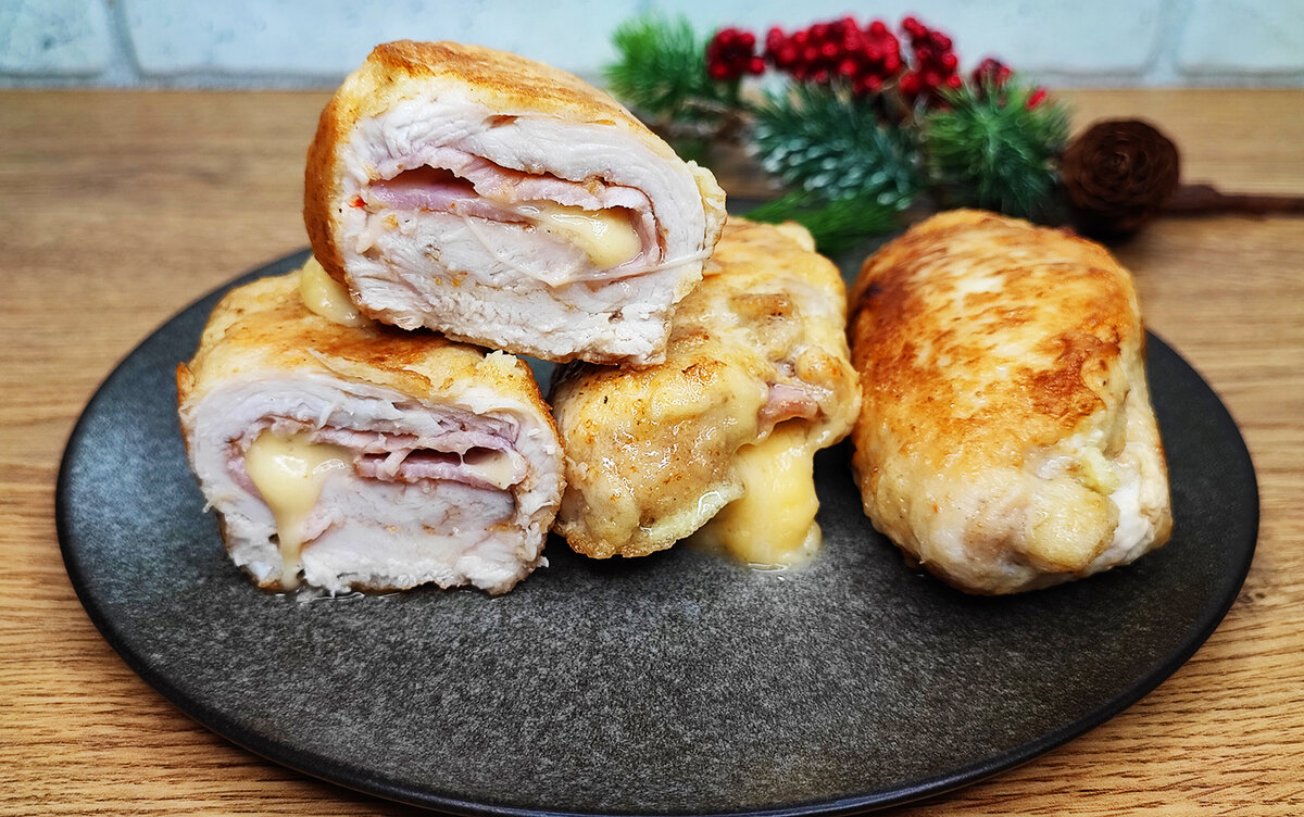 Куриный шницель «кордон блю». Рулетики кордон блю рецепт. Кордон блю рестория. Куриные рулетики кордон блю. Куриный рулет кордон блю.