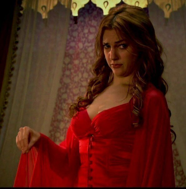 Хюррем в покоях повелителя играет с ним в шарады) Взято :https://yandex.ru/images/touch/search?text=хюррем%20в%20покоях%20повелителя&source=tabbar&p=9&pos=137&rpt=simage&img_url=https%3A%2F%2Favatars.mds.yandex.net%2Fget-zen_doc%2F1711960%2Fpub_5ccdcc18178ebe00b3e7308a_5cce041f72ad6900b3171227%2Fscale_1200