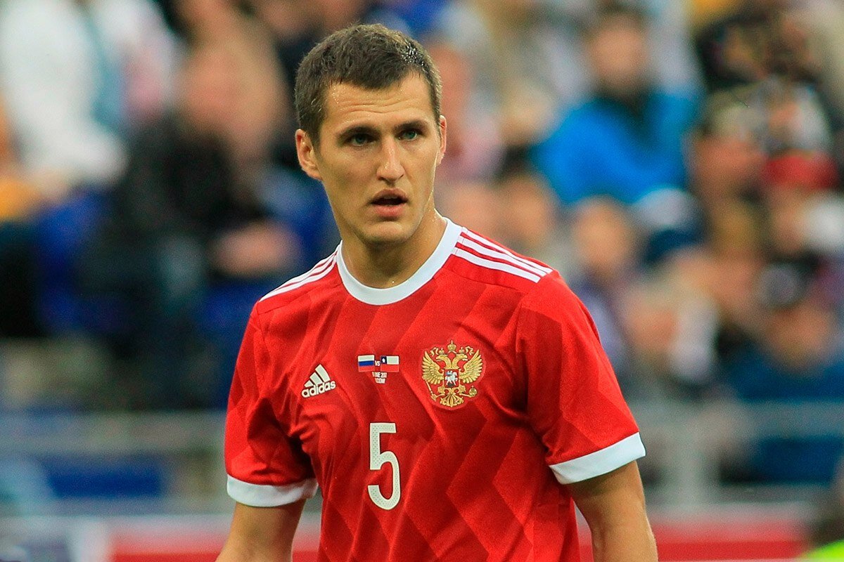 Виктор Васин в матче против сборной Чили (09.06.2017)