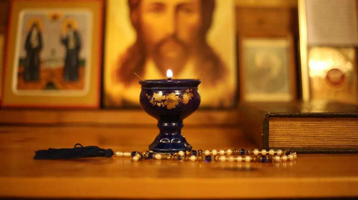 Существует специальные места, в которые лучше всего ставить иконы. Фото: Pxfuel.com