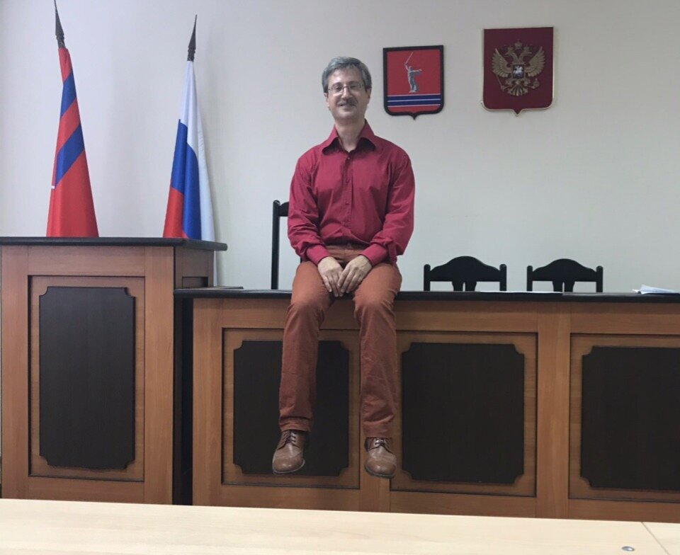 Кандидат юридических наук признается, что единственным выходом для него и его семьи теперь остается эмиграция