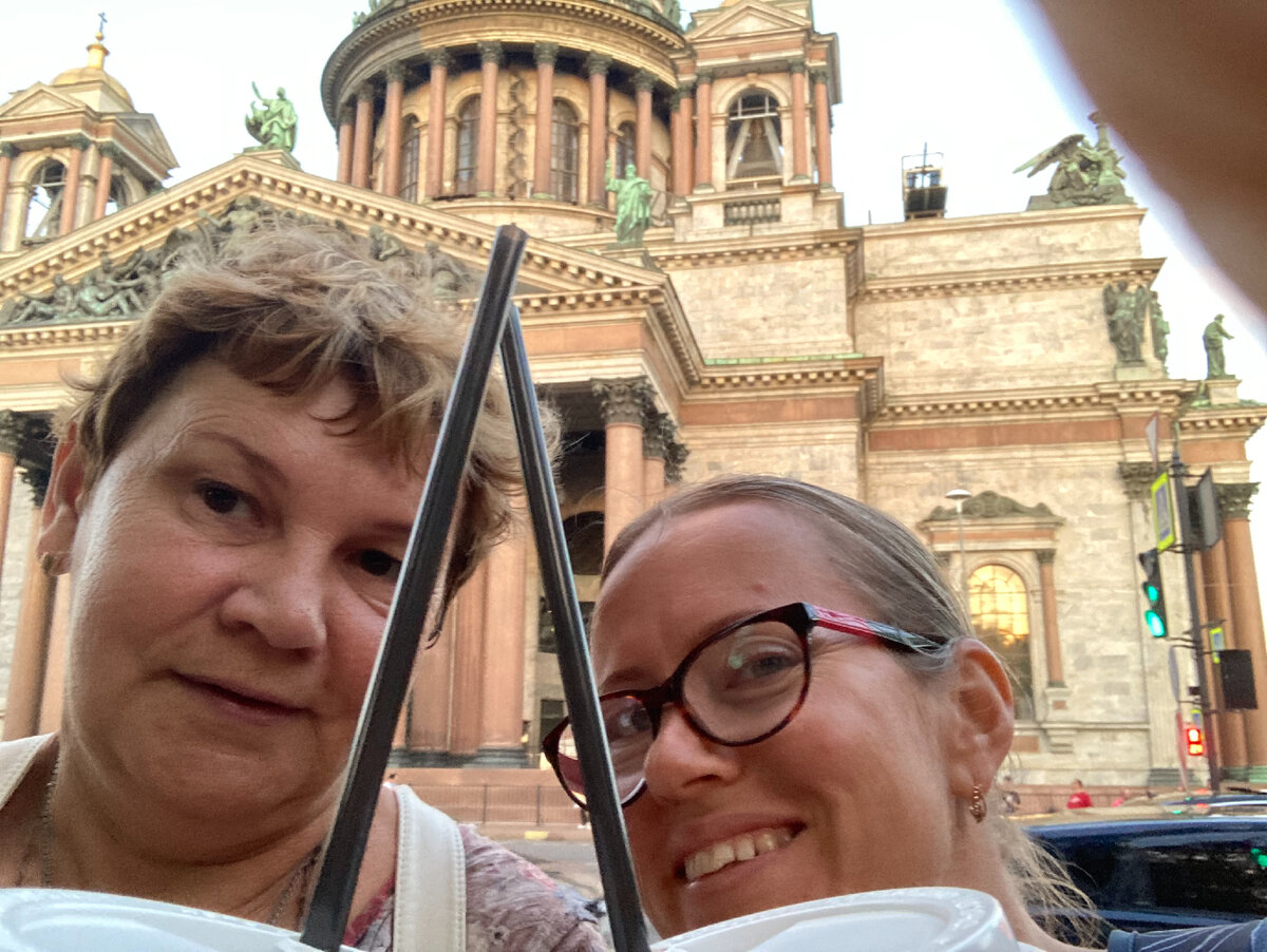 Госспадя... видела бы моя Зоя-парикмахер, ЧТО у меня на голове!!! А меня ж в порядок вроде б перед свадьбой-то привели...