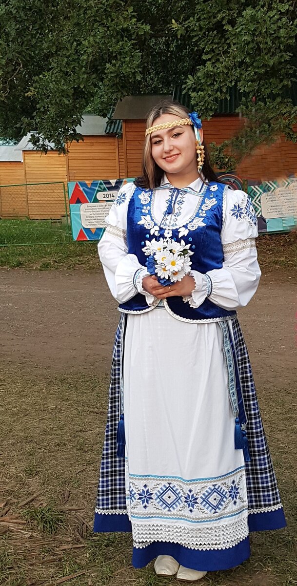 Обладатель Гран-при, многократный Лауреат Международных, Всероссийских конкурсов-фестивалей искусств, обладатель именной премии губернатора Самарской области для одарённых детей и молодёжи, солистка заслуженного белорусского вокального ансамбля «Каданс» Елизавета Глубинец
