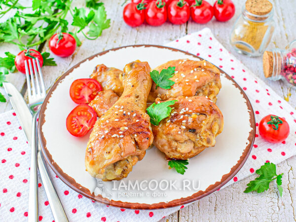 Курица на сковороде с яблоками и специями, рецепт с фото — luchistii-sudak.ru