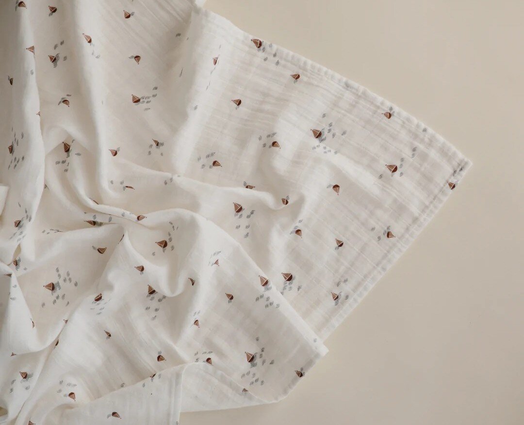 Муслин не теряет форму, его не нужно гладить – это особенно приятный момент, ведь с рождением ребёнка бытовых вопросов становится больше, чем часов в сутках