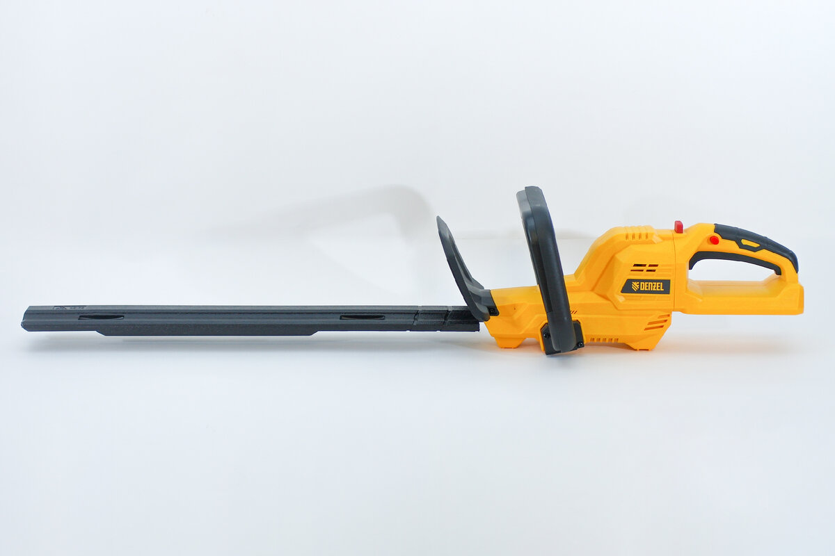 Denzel RBC510-36 Cordless Brush Cutter – аккумуляторный садовый кусторез с мощным коллекторным электромотором на 36V, комплектующийся сразу двумя аккумуляторами. Что из этого вышло, узнаем далее.-5