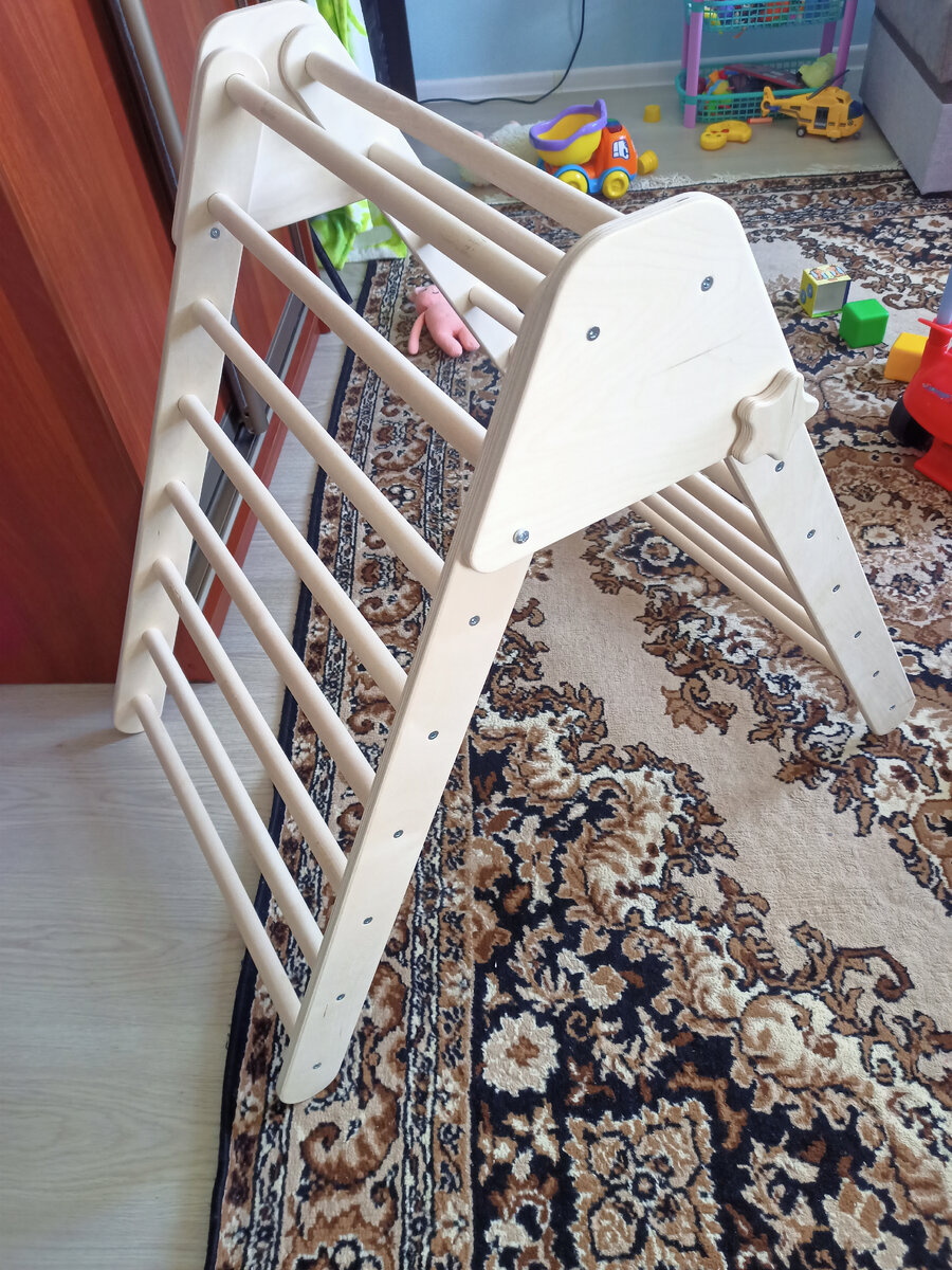 Высота около 85 см. 