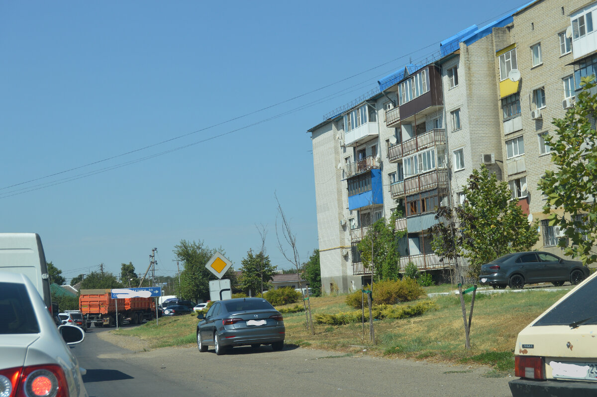Фото автора. Лето 2023. Город вечных пробок. 