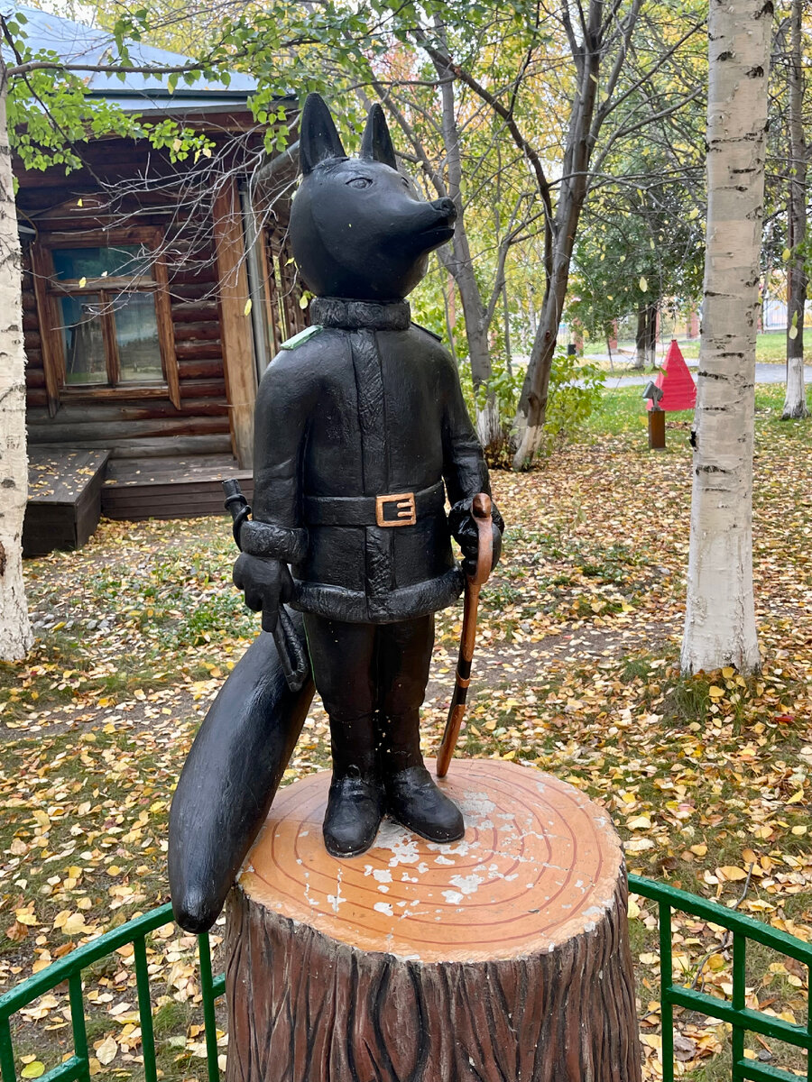 Музей «Старый Сургут», символ города черный лис