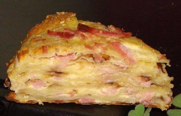 Пирог с ветчиной, сыром и зеленью