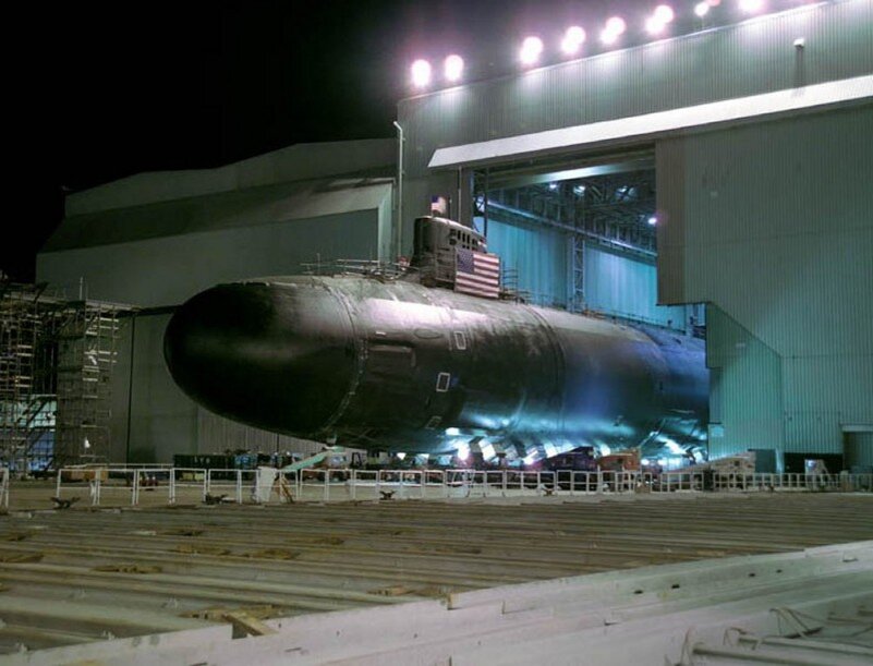 
8 мая 2004 года. "Джимми Картер"  после процедуры "крещения".