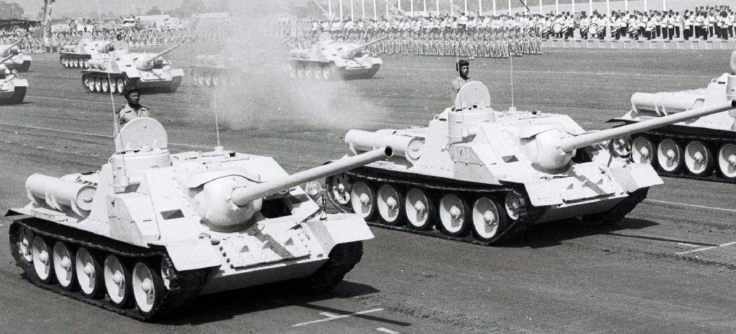 СУ-100 на параде в Египте (1965)