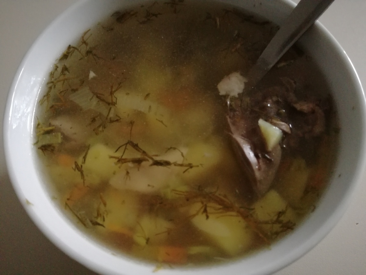 Что бы приготовить вкусный куриный суп, надо занть несколько секретов. Я расскажу вам, как приготовить вкусный куриный суп.