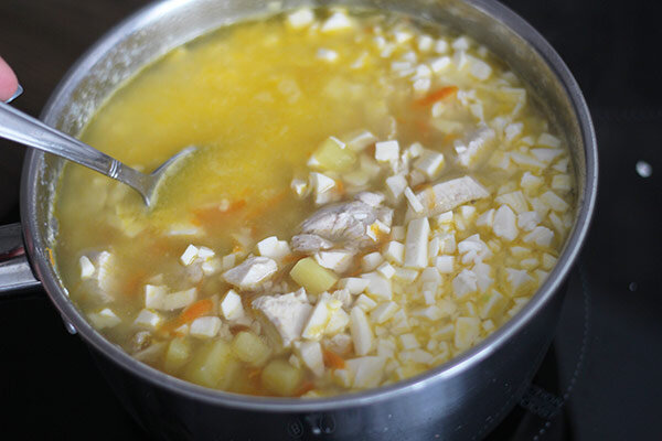 Сырно-сливочный суп из двух видов рыбы