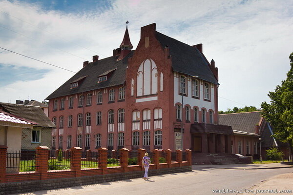 Дорогие друзья, продолжаю вас знакомить с разными городами России. Сегодня расскажу вам о ранее закрытом городке Балтийске по фрицевскому Пиллау. Городок очень старинный. Это пожалуй один из самых старых городов, что я посетил. Я писал о нём ранее, в постах про балтийский флот. Ну а теперь, вот дошли руки наконец до обзора этого городка. Кстати сказать, это самый западный город России

Фото 1. 
