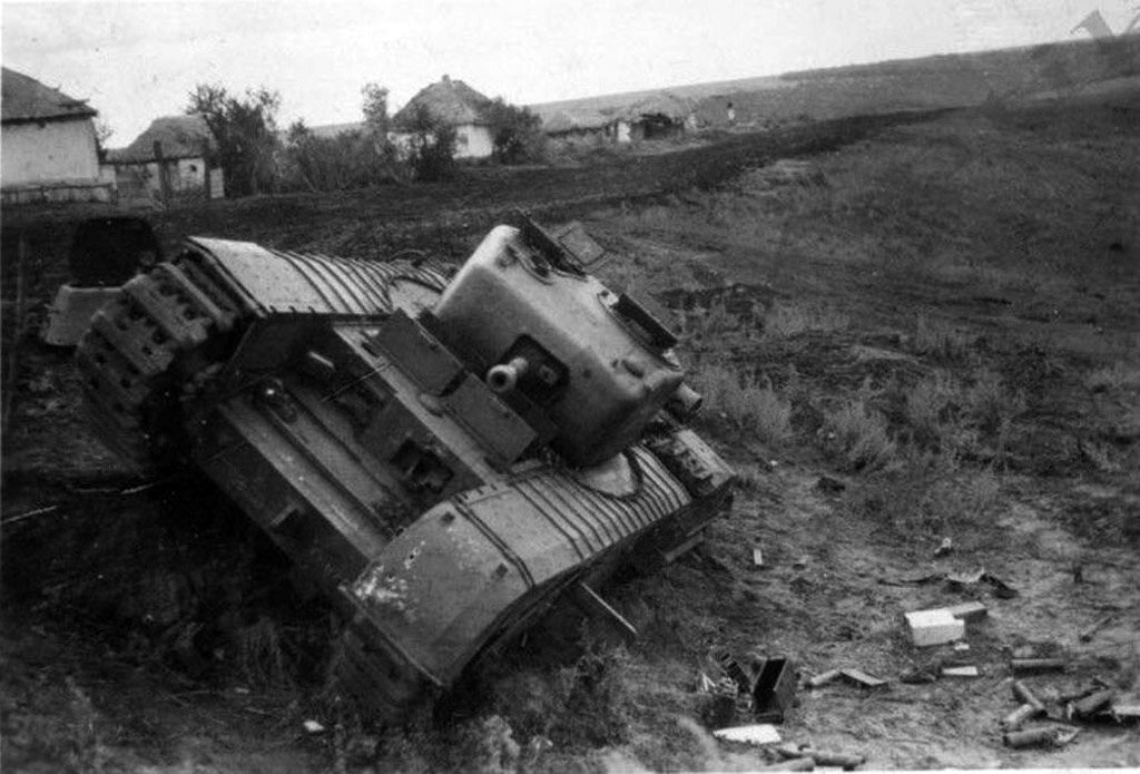    К лету 1943 года, 2-й гвардейский корпус, который перед самой операцией на Курской дуге, находился в тылу. Получил пополнение, в которое вошли также и английские танки «Черчилль».-2