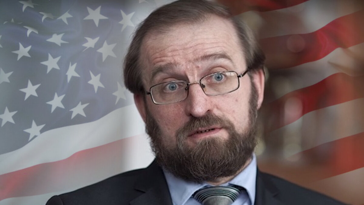 Победила систему. Кто победит сложная система. Марафонец на финише. Трейдерский юмор в картинках. Родина смешное.