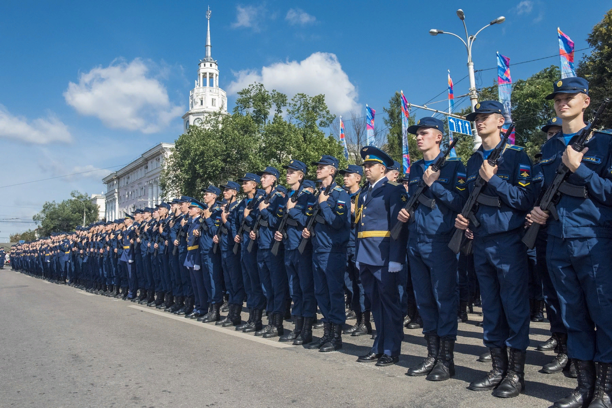 Военное училище - погоны, 99.9% трудоустройство, жилье, кормление, форма, высшее образование, стипендия 15 000 руб.