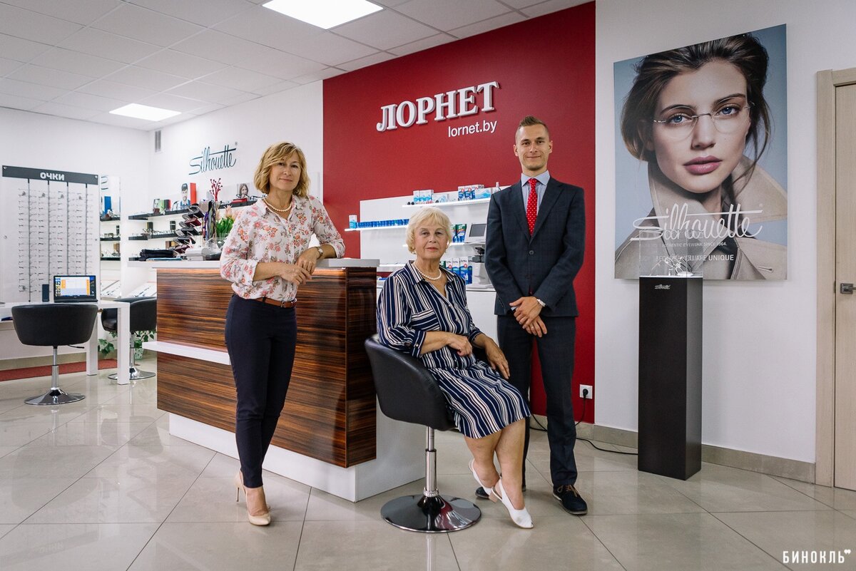 В XVIII-XIX вв. одним из важнейших аксессуаров был лорнет. Мужчины с помощью. Му