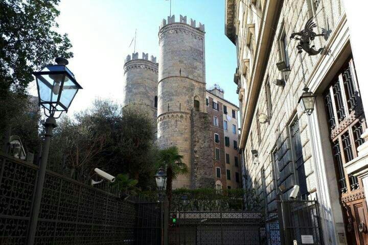 Городские ворота Генуи - Сопрана.