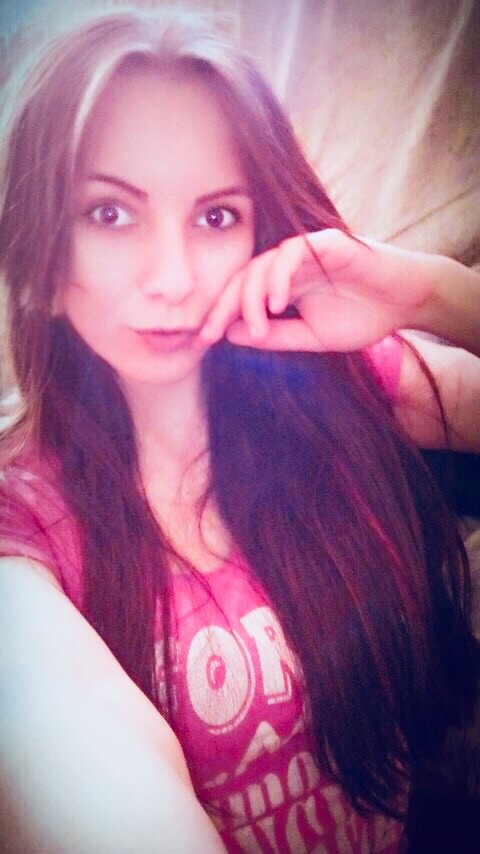 Как много злых интриг вокруг… Куда страшнее «лучший» друг,
Тот, что на ангела похож,
Но все ж вонзивший в спину нож,
Чем твой страшнейший ярый враг,
Открыто травящий собак…
Они мерзавцы, не вопрос,
Но ясен по врагу прогноз…
От друга зло иметь больней,
Не дай нам Бог таких друзей!

Сталкивались ли вы когда нибудь с предательством друзей? Если ли у вас сейчас друзья? 
Лично я,сталкивалась! И не раз в своей жизни. Меня предавали,клеветали,наговаривали. И даже распускали слухи, и пытались занять мое место. За моей спиной ходили обсуждения(моей жизни,моего внешного вида,моих отношений) Мне лгали в глаза,улыбались... Мне завидовали. Хоть я и не знаменита,колоссального успеха ещё не достигла,но у меня уже было что-то,чему могли завидовать...
Нет,я не жертва и не святая как могли вы подумать. В моем шкафу,тоже есть скелеты.Но я хотя бы не лицемерка и никогда не занималась лицемерием. Я обижала людей тем,что говорила правду им в лицо. Я выражала своё недовольство в открытую и осуждала глядя им в глаза.
Сейчас,у меня осталось лишь несколько друзей(с ними я росла с самого детства)остальные же просто знакомые. Я не завожу друзей,не подпускаю к себе людей... Дело даже не в обиде,нет,дело не в предательствах или боязни быть преданной. Все дело в моей маленькой озлобленности на людей(я вообще добрая,но капля злости и агрессии все же есть во мне). И в боязни обидеть другого человека(своим резким словом или неудачной шуткой)... 

Вам же я советую,если вы дочитали мою статью до конца:-«Не поступайте со своим другом так,как поступала я. Ну или как поступали мои подружки. Цените настоящих друзей и не предавайте их. Цените время проведённое с ними.И запомните,во взрослой жизни друзей может и не быть. Ведь у каждого будет своя жизнь и своя дорога, но иногда так приятно встретить друга или написать ему. Вспомнить с ним шалости и моменты. Не теряйте друзей,поддерживайте связь и друг-друга». 
Спокойной ночи и хороших вам друзей рядом